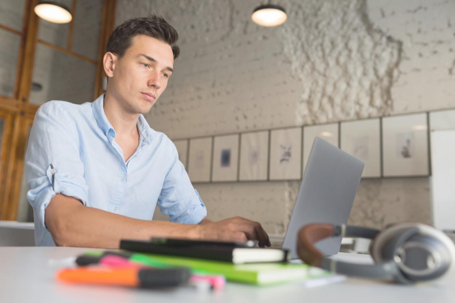 Espace de travail collaboratif pour la formation en automatisation financière